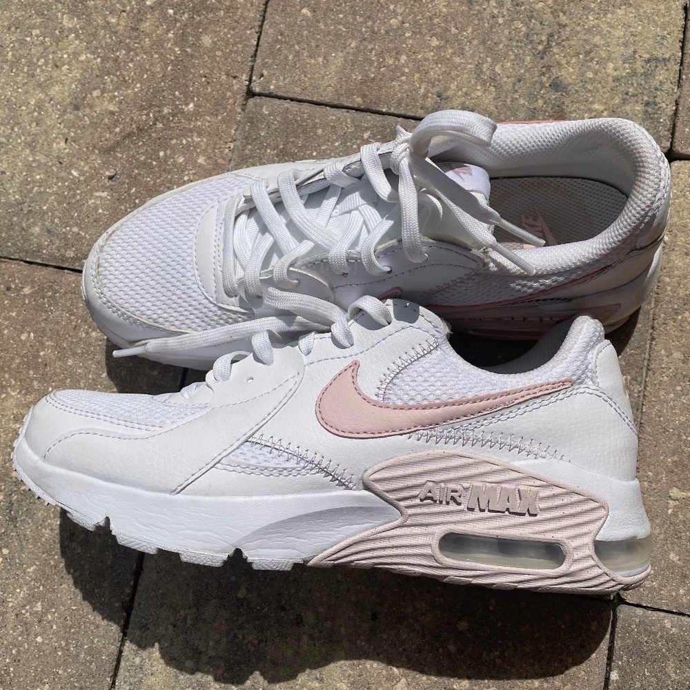 Girl Nike air max
